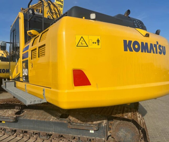 Komatsu PC 240LC-11