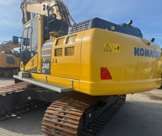Komatsu PC 240LC-11
