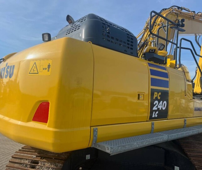 Komatsu PC 240LC-11