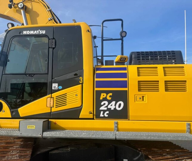 Komatsu PC 240LC-11
