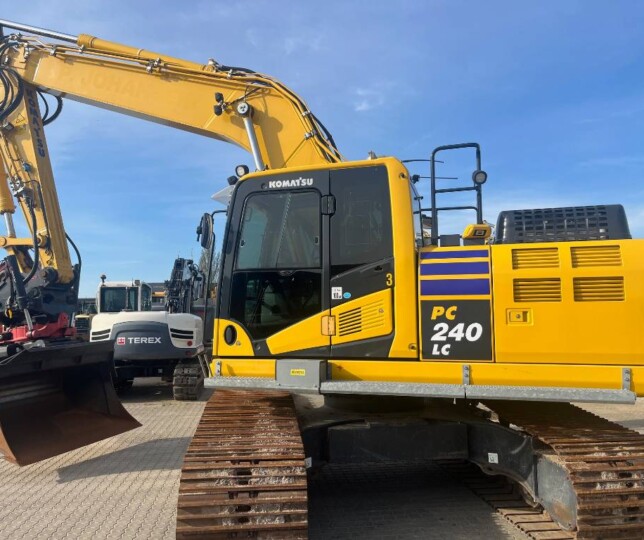 Komatsu PC 240LC-11
