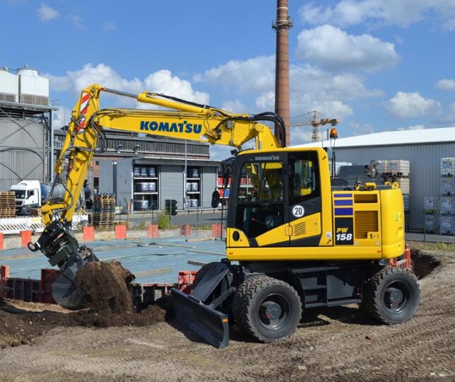 KOMATSU PW158MR-11